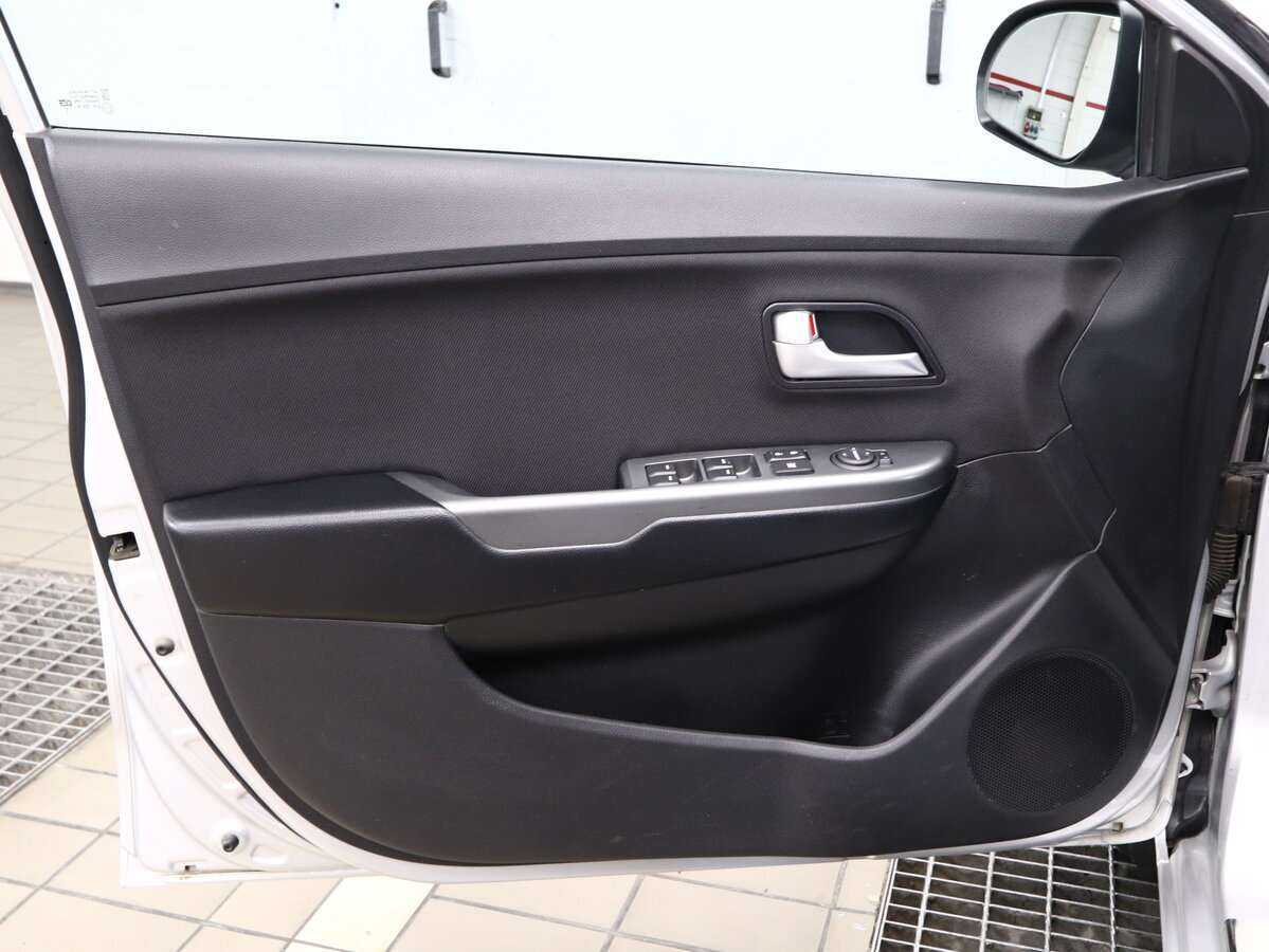 Б/У Киа Рио 2015 года. Фото: #4