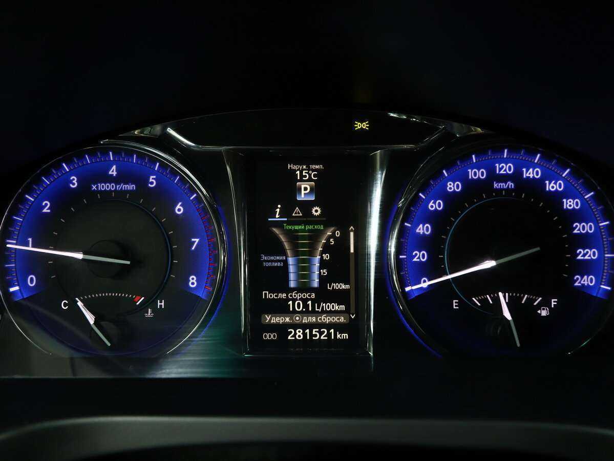 Б/У Тойота Камри 2016 года. Фото: #17