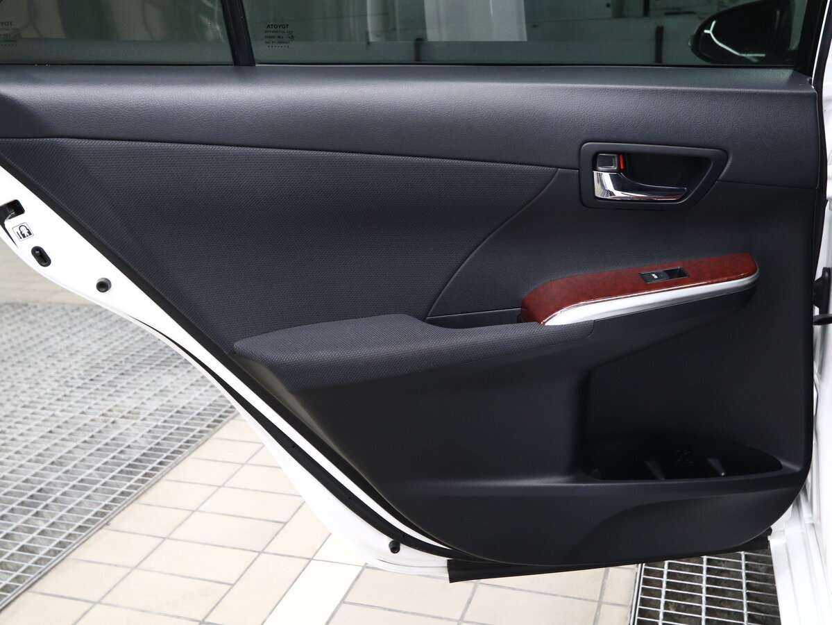 Б/У Тойота Камри 2013 года. Фото: #10