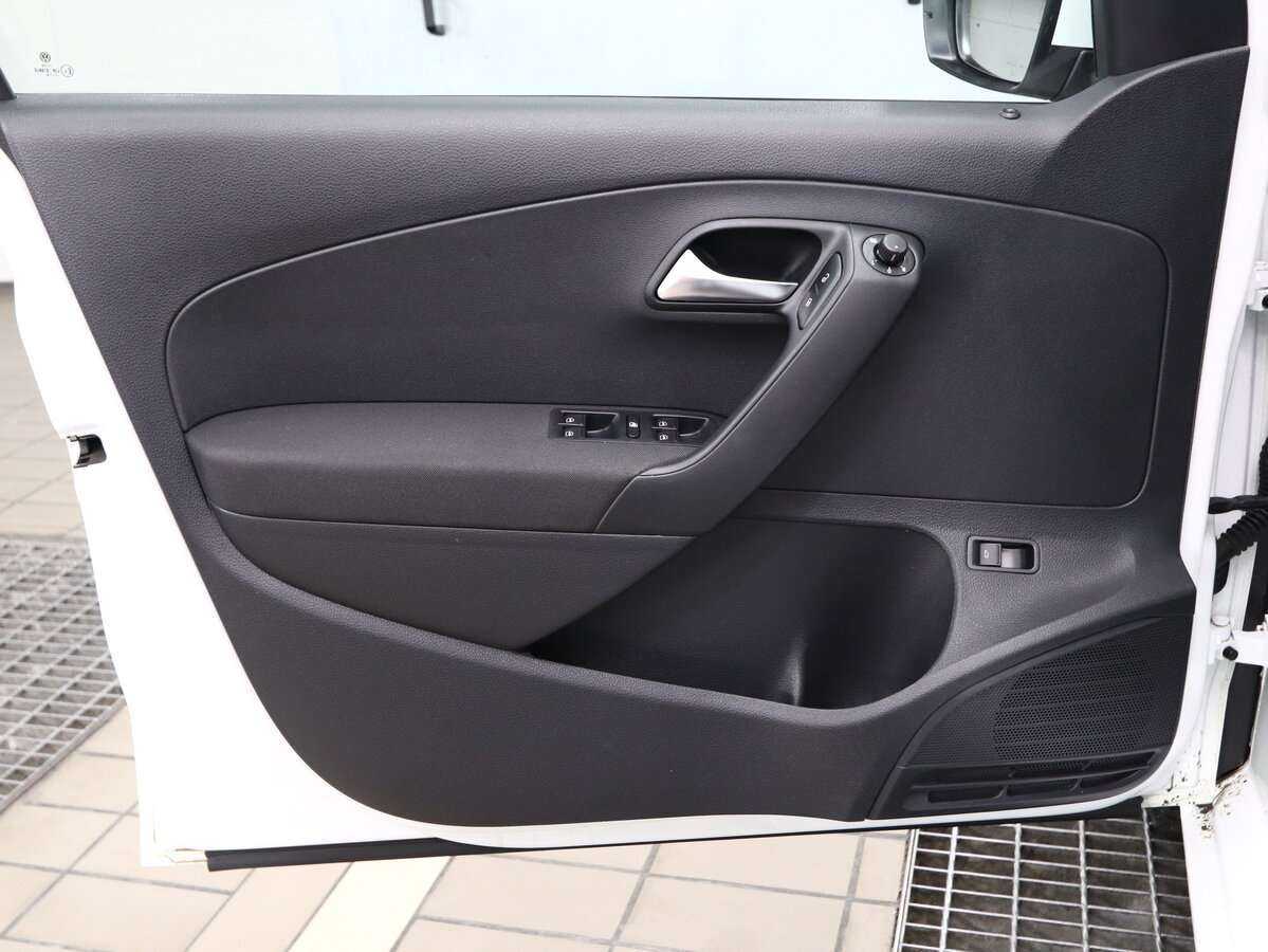 Б/У Фольксваген Поло 2019 года. Фото: #8