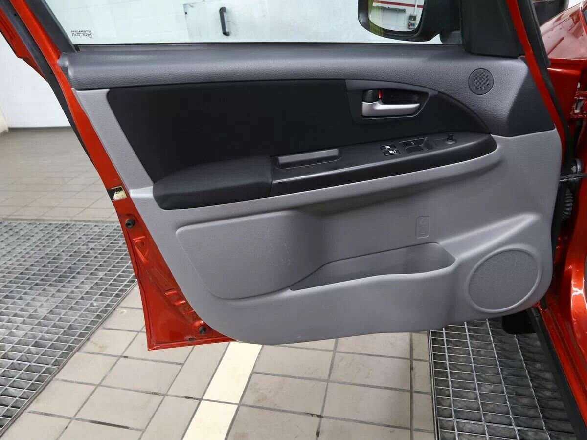 Б/У Сузуки С-Икс4 2013 года. Фото: #16