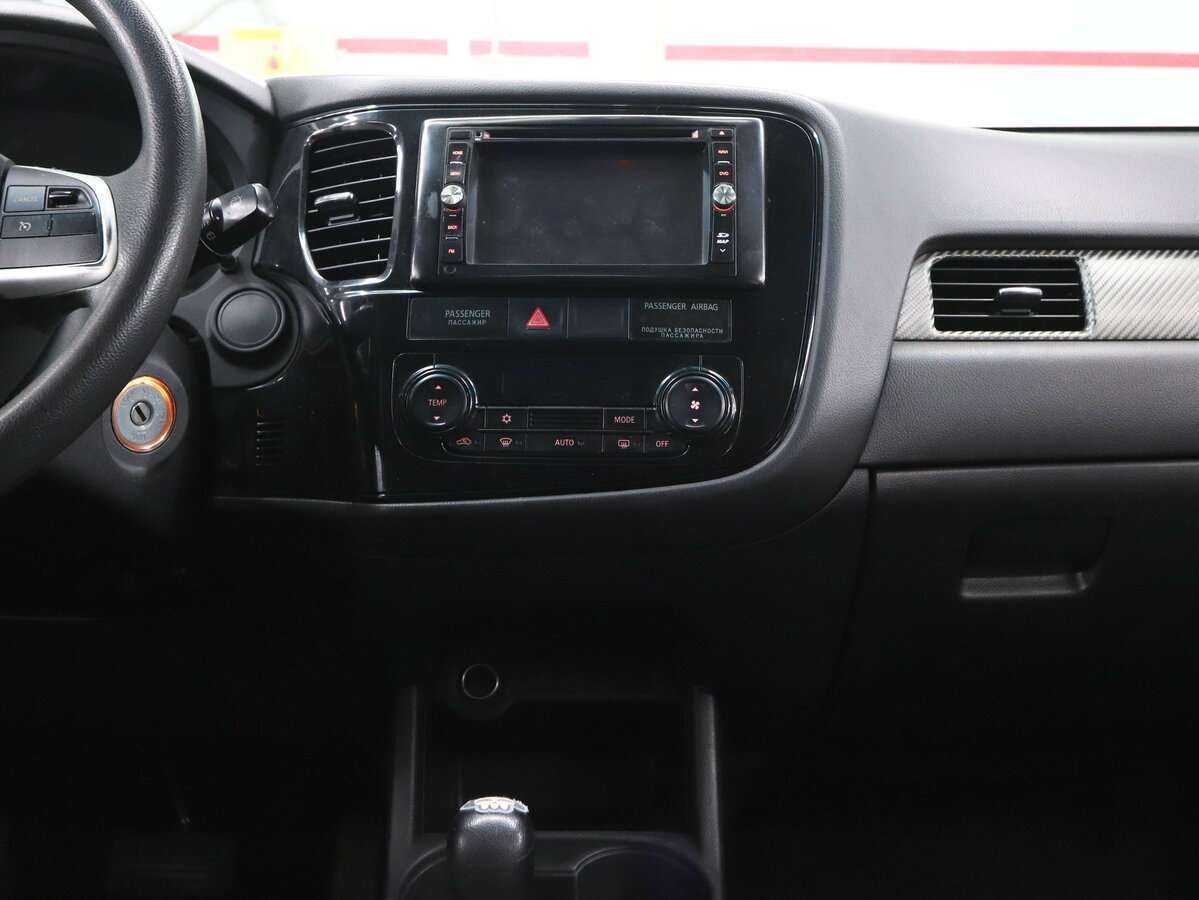 Б/У Митсубиши Оутлэндер 2013 года. Фото: #17