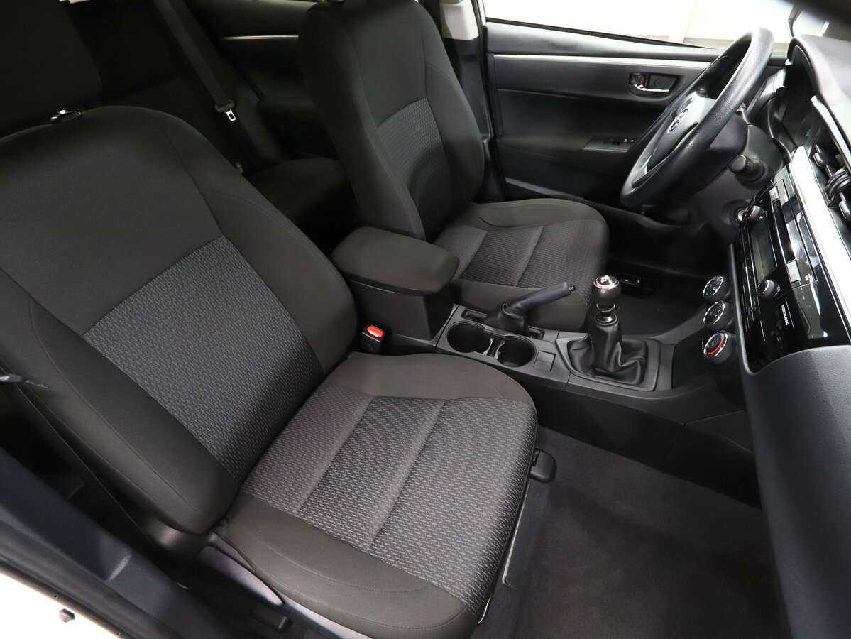 Б/У Тойота Королла 2014 года. Фото: #11