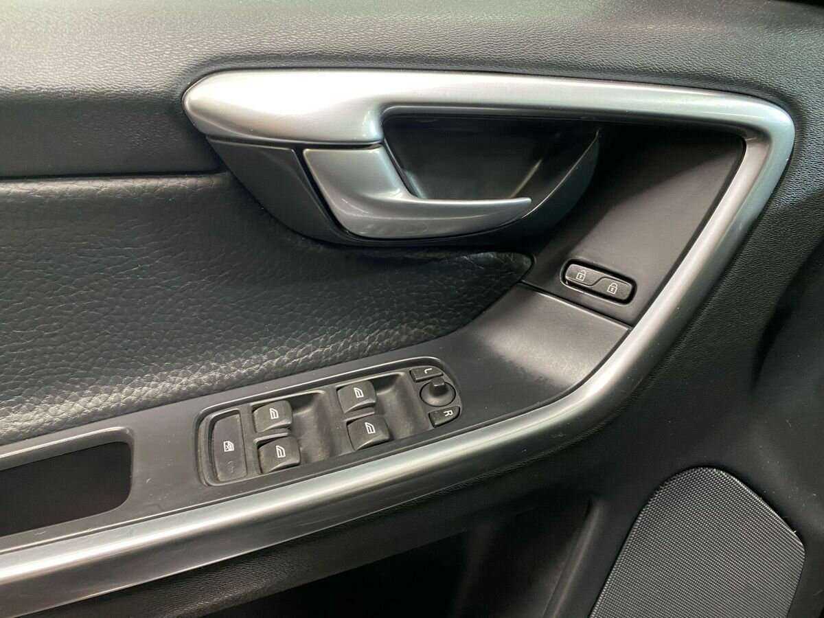 Б/У Вольво ИксЦ60 2013 года. Фото: #16