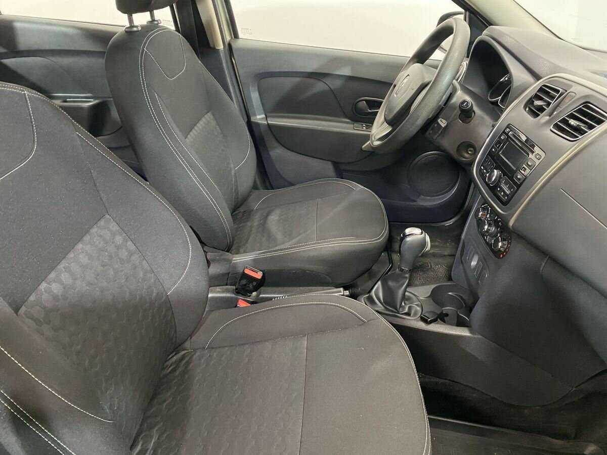 Б/У Рено Логан 2016 года. Фото: #9