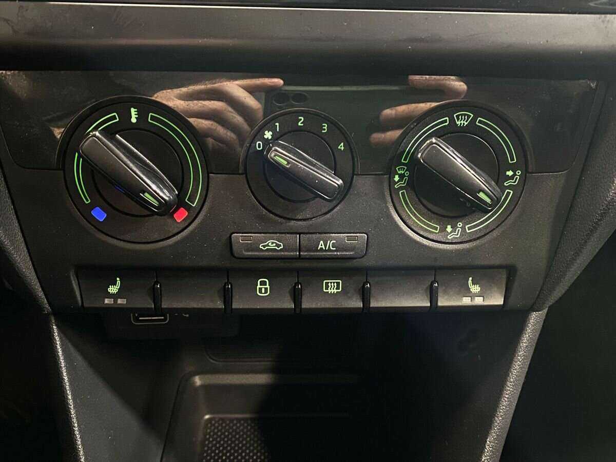 Б/У Шкода Рапид 2018 года. Фото: #13