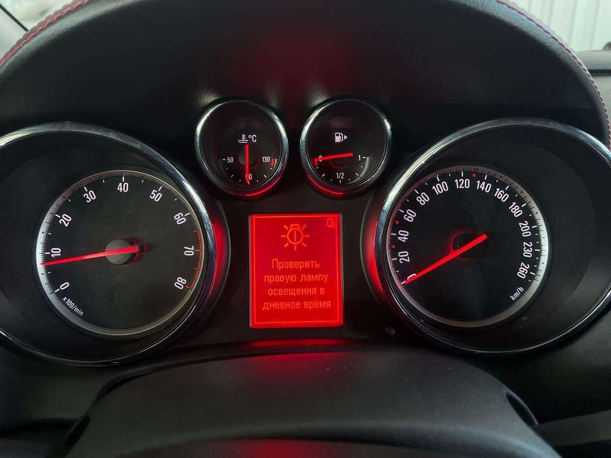 Б/У Опель Астра 2012 года. Фото: #12