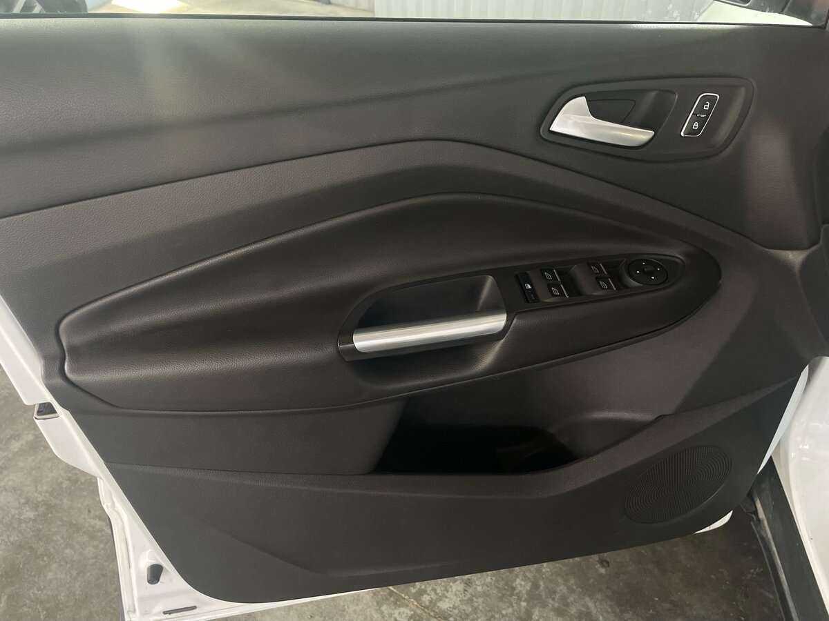 Б/У Форд Куга 2015 года. Фото: #19