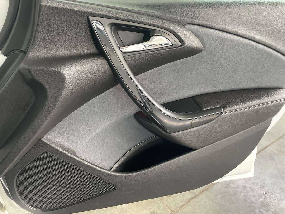 Б/У Опель Астра 2014 года. Фото: #18