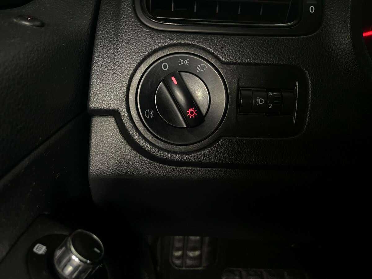 Б/У Фольксваген Поло 2017 года. Фото: #17