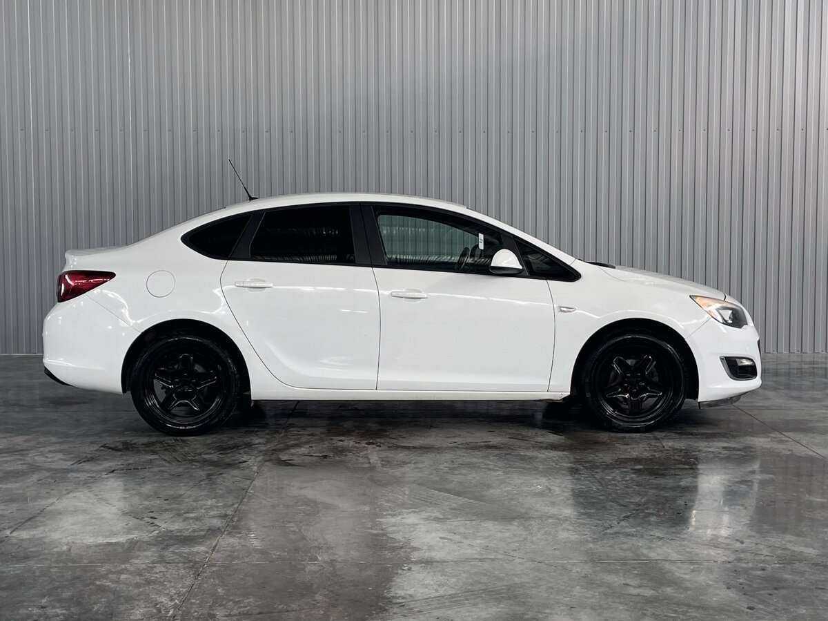 Б/У Опель Астра 2013 года. Фото: #3