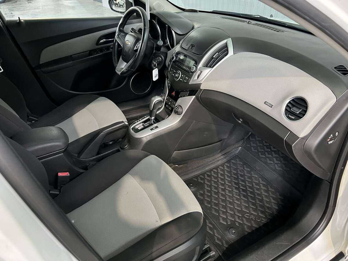 Б/У Шевроле Круз 2013 года. Фото: #13