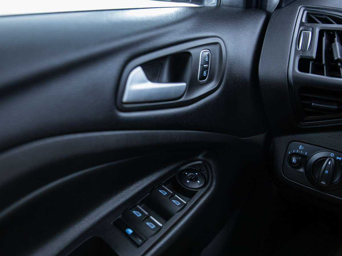 Б/У Форд Куга 2017 года. Фото: #13