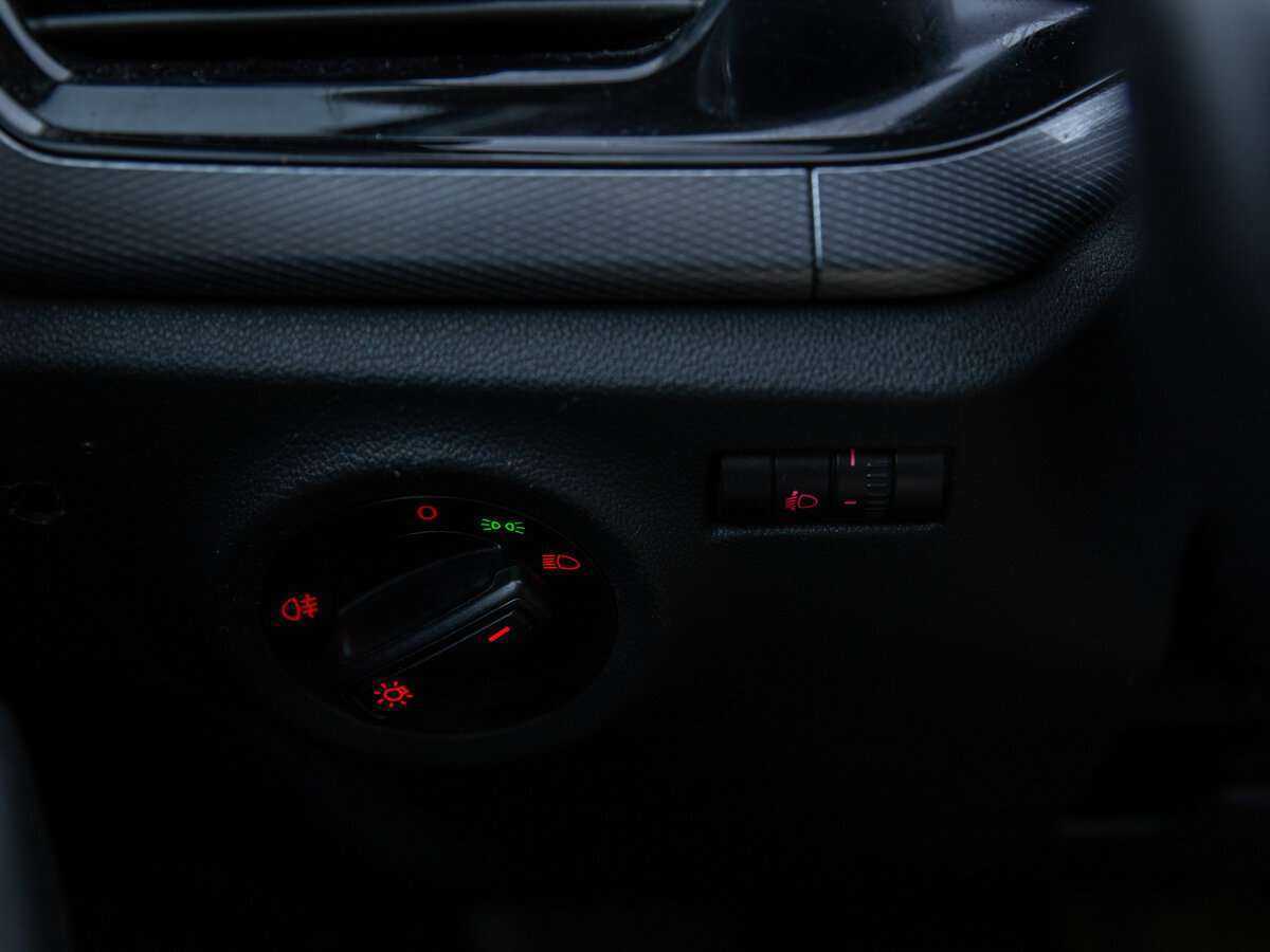 Б/У Фольксваген Поло 2020 года. Фото: #9