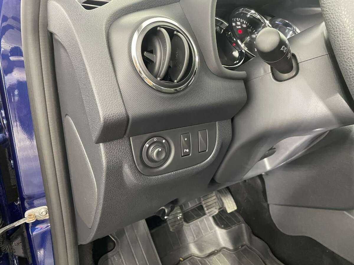 Б/У Рено Логан 2016 года. Фото: #8