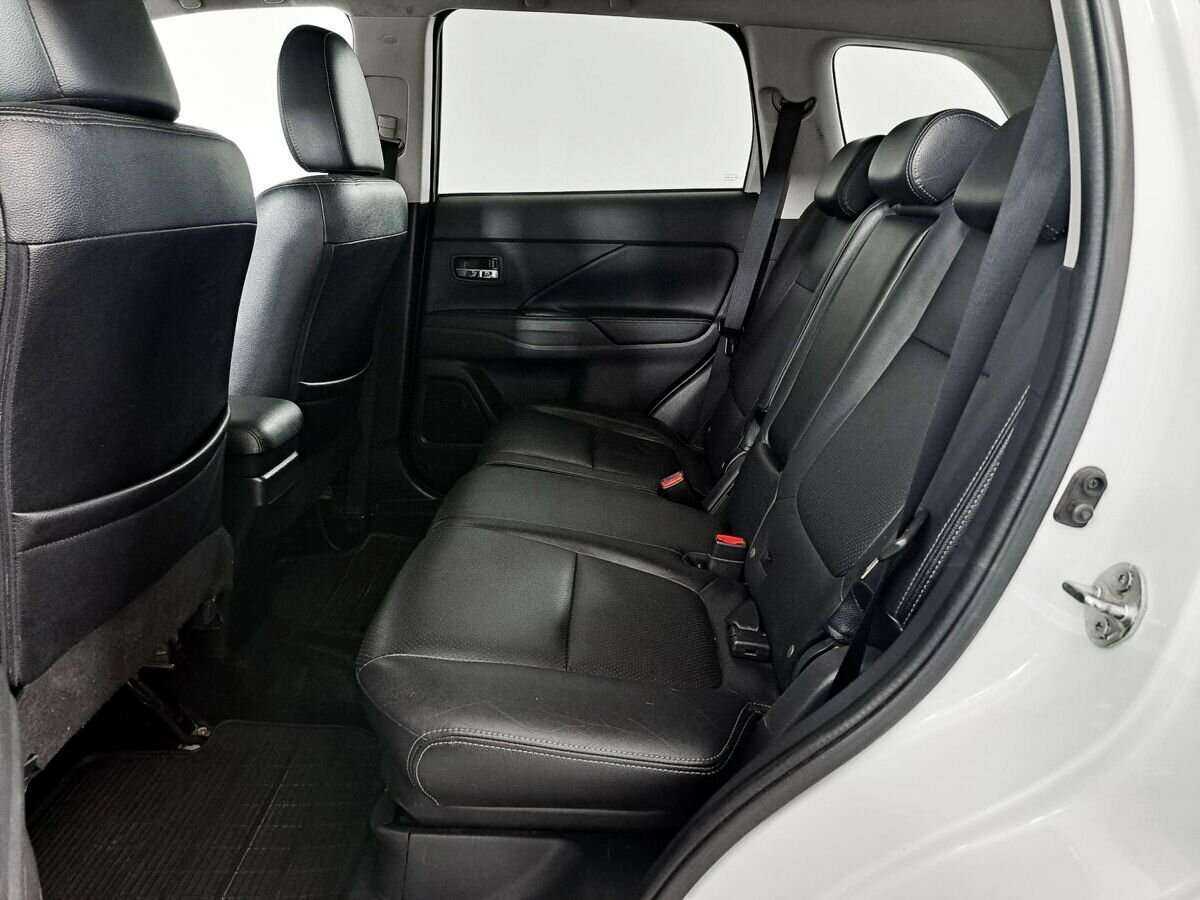 Б/У Митсубиши Оутлэндер 2014 года. Фото: #7