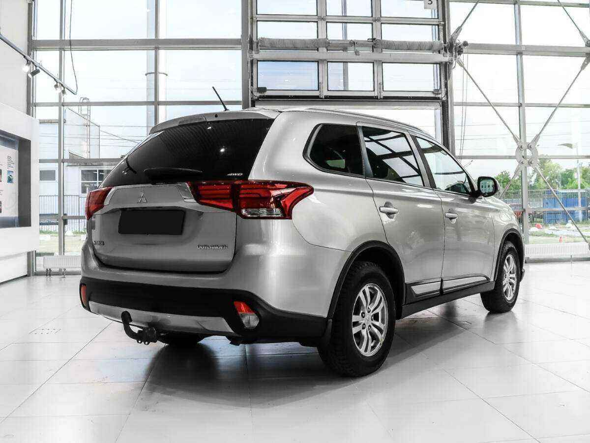 Б/У Митсубиши Оутлэндер 2016 года. Фото: #4