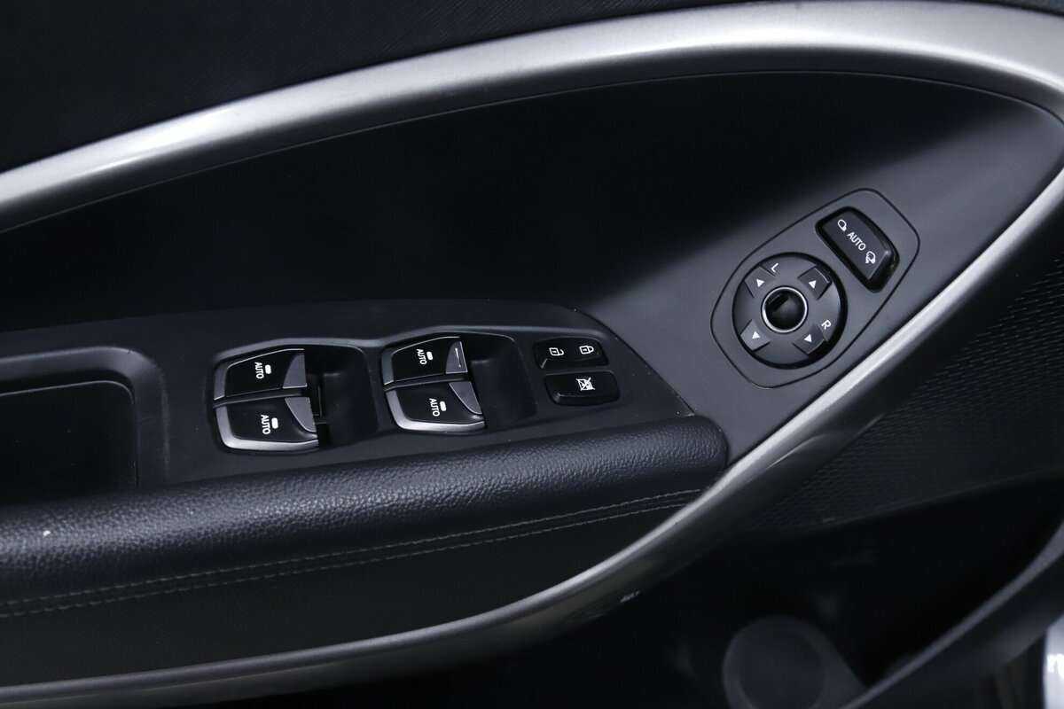 Б/У Хендай Санта Фе 2015 года. Фото: #10