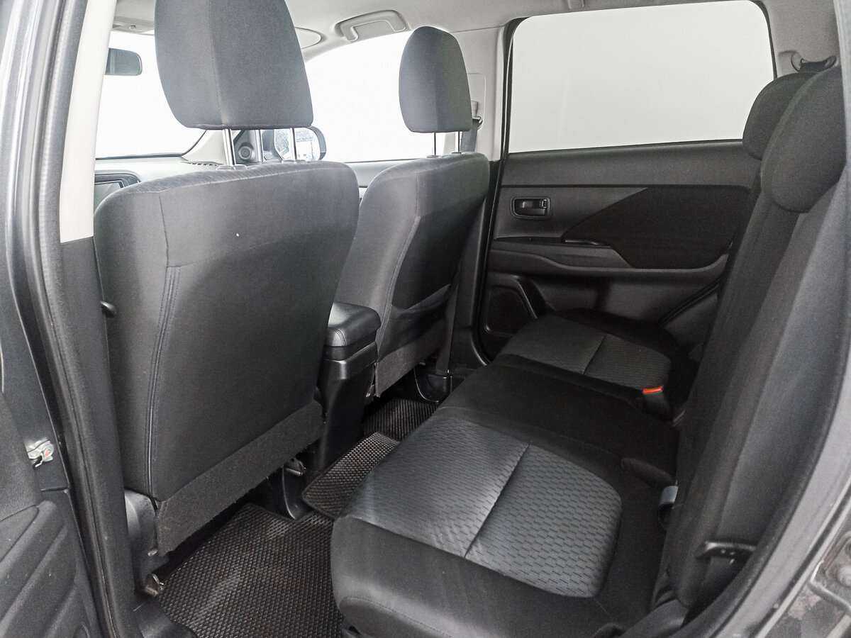 Б/У Митсубиши Оутлэндер 2014 года. Фото: #11