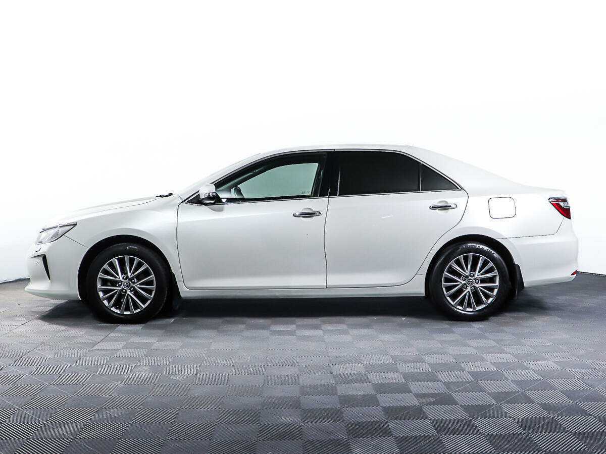 Б/У Тойота Камри 2017 года. Фото: #2