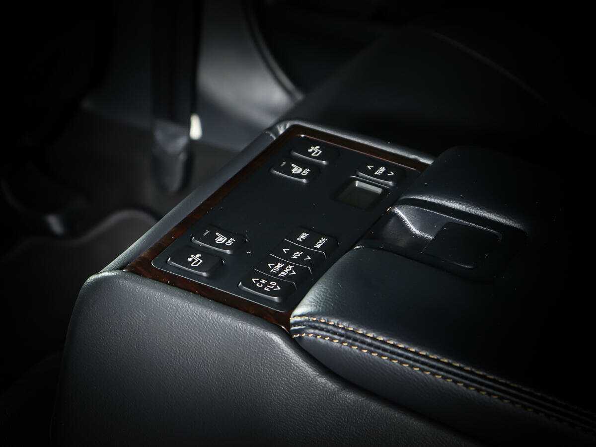 Б/У Тойота Камри 2017 года. Фото: #4