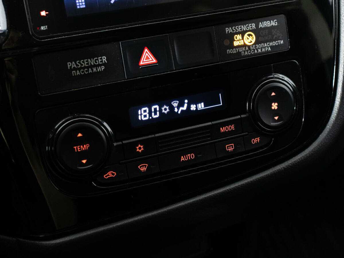 Б/У Митсубиши Оутлэндер 2017 года. Фото: #17