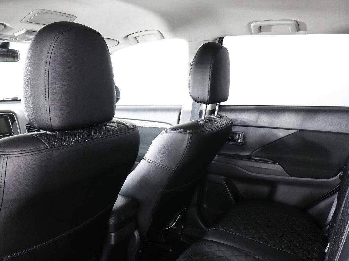 Б/У Митсубиши Оутлэндер 2018 года. Фото: #11