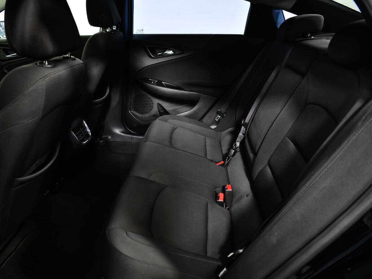 Б/У Шевроле Малибу 2017 года. Фото: #7