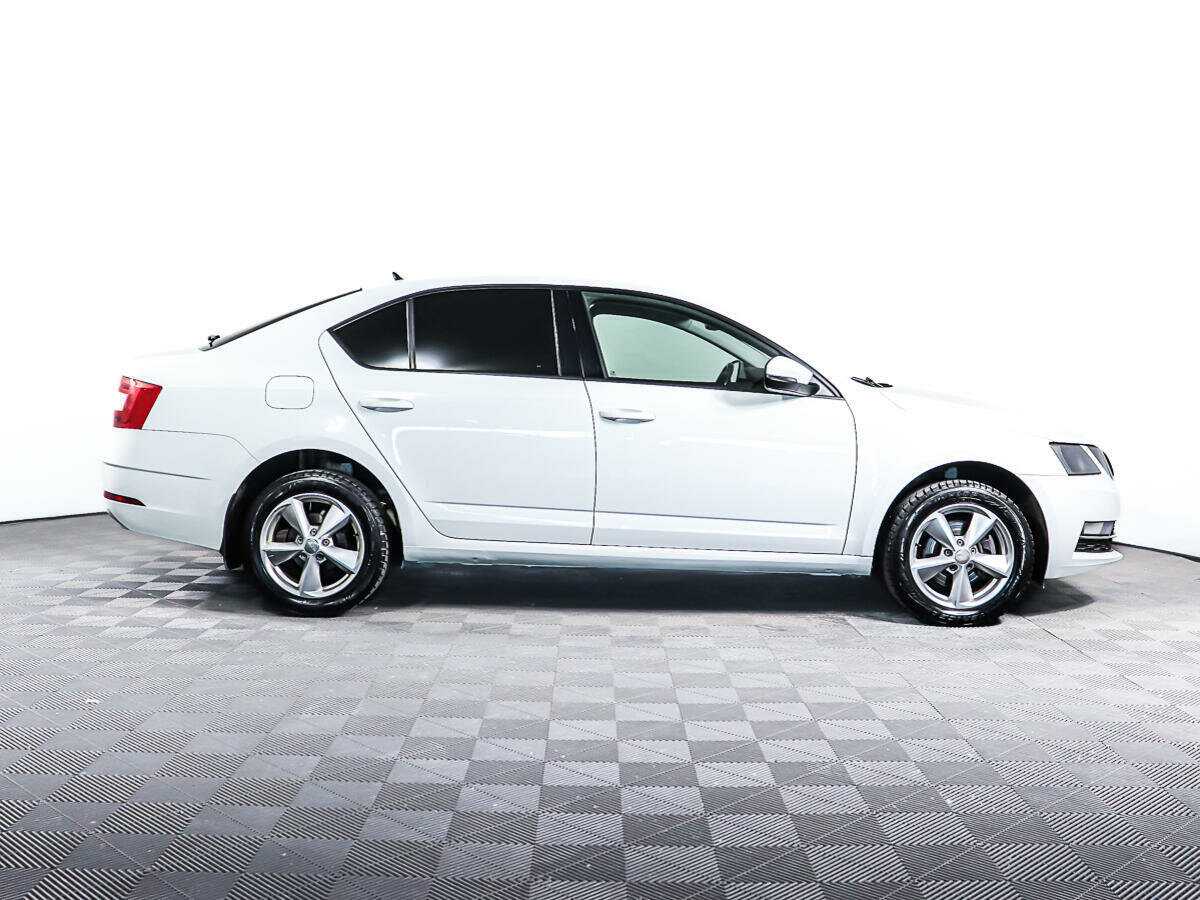 Б/У Шкода Октавия 2019 года. Фото: #3