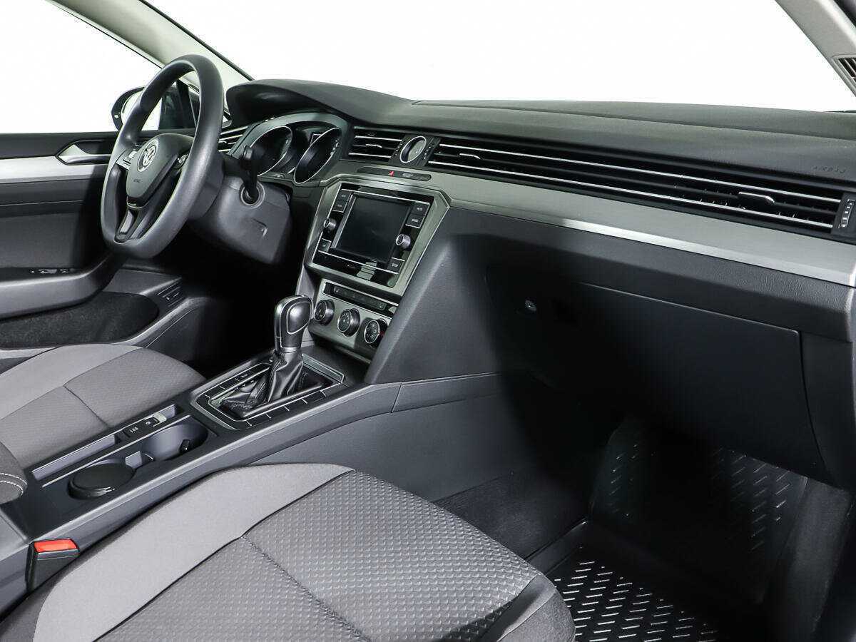 Б/У Фольксваген Пассат 2017 года. Фото: #9