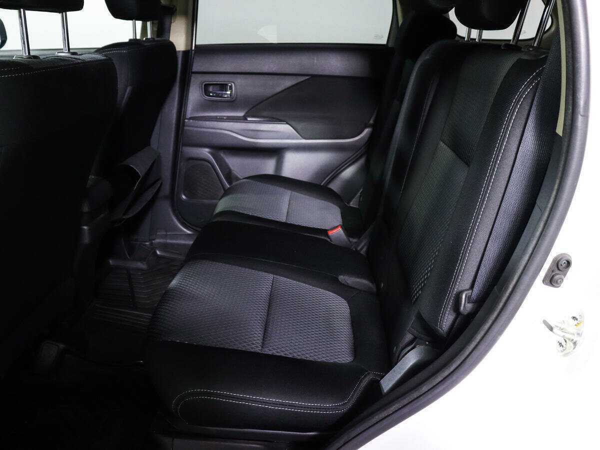 Б/У Митсубиши Оутлэндер 2018 года. Фото: #7