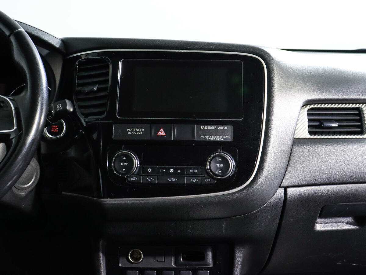 Б/У Митсубиши Оутлэндер 2018 года. Фото: #10