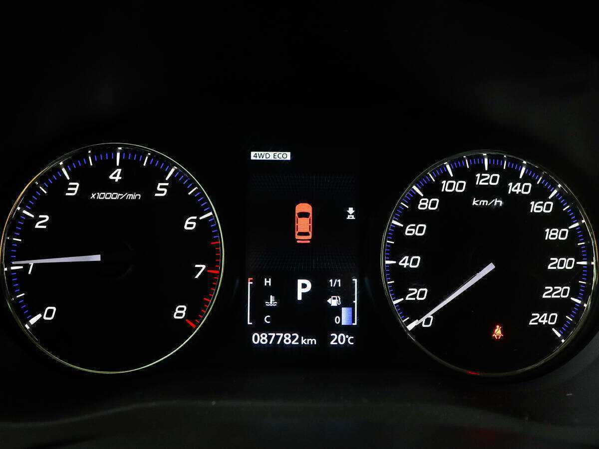 Б/У Митсубиши Оутлэндер 2016 года. Фото: #9