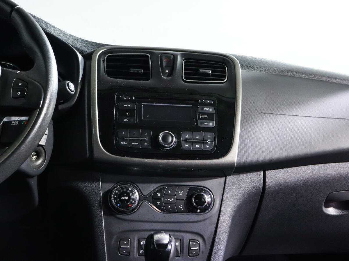 Б/У Рено Сандеро 2016 года. Фото: #12