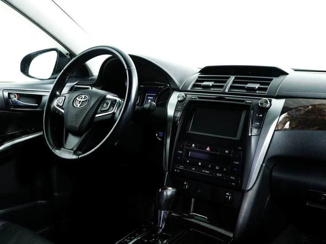 Б/У Тойота Камри 2015 года. Фото: #8