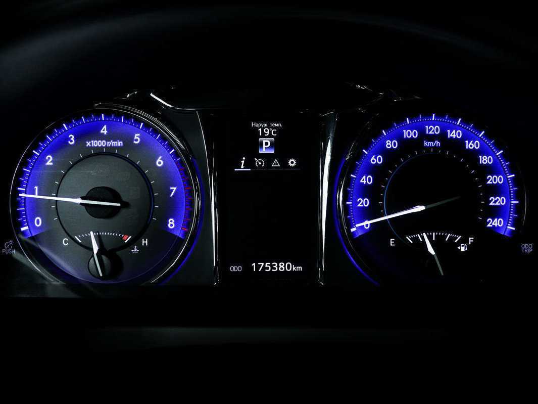 Б/У Тойота Камри 2015 года. Фото: #9