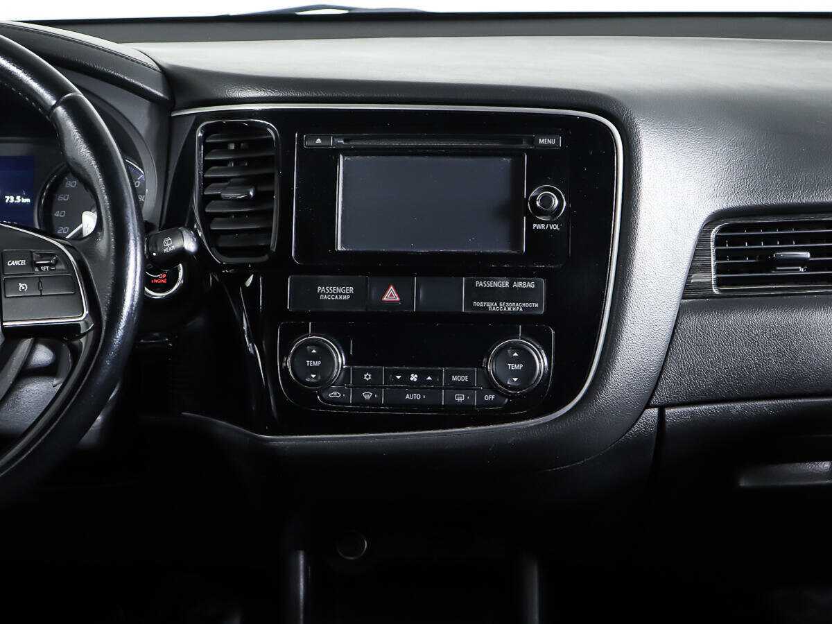 Б/У Митсубиши Оутлэндер 2015 года. Фото: #11