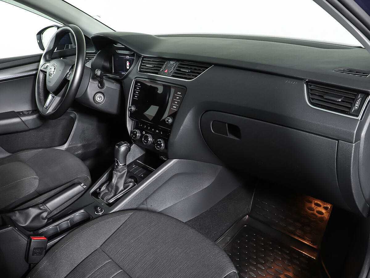 Б/У Шкода Октавия 2018 года. Фото: #8