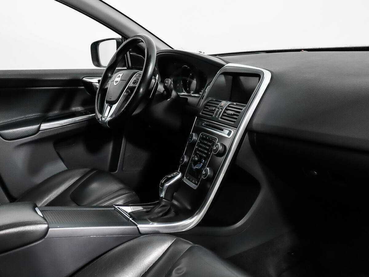 Б/У Вольво ИксЦ60 2013 года. Фото: #13