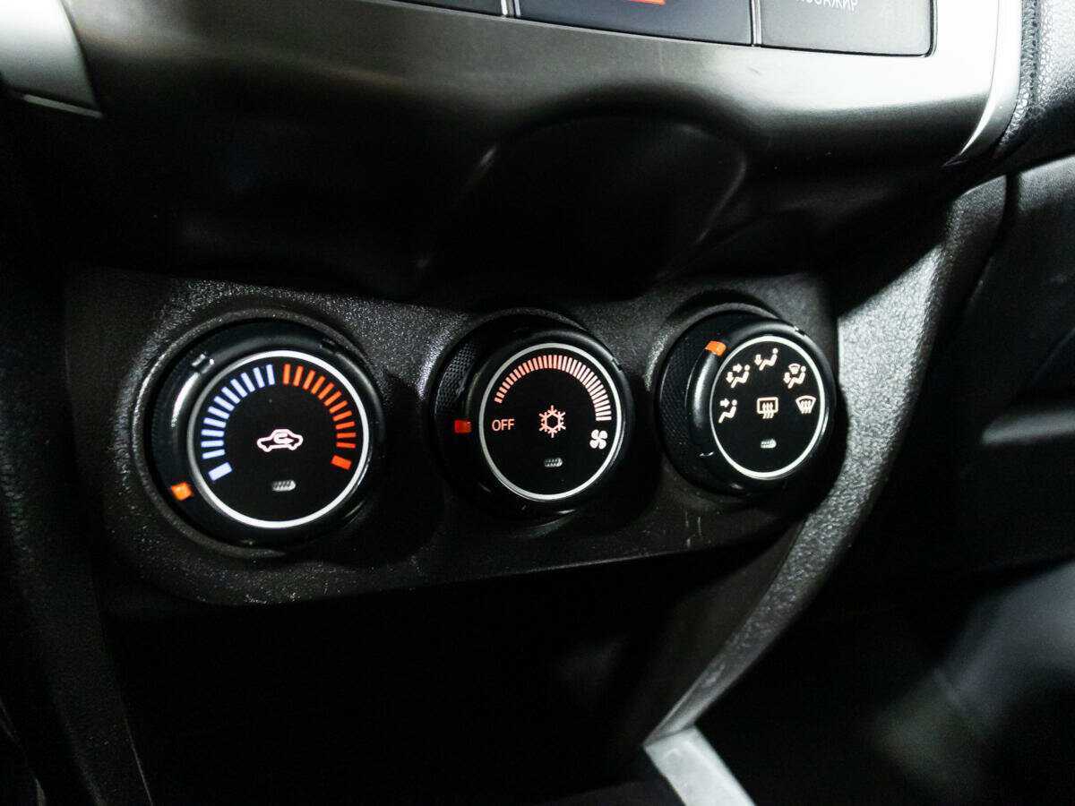 Б/У Митсубиши АС-Икс 2013 года. Фото: #14