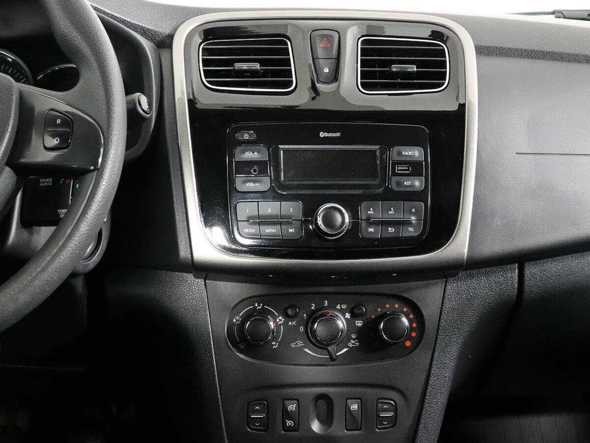 Б/У Рено Логан 2018 года. Фото: #11