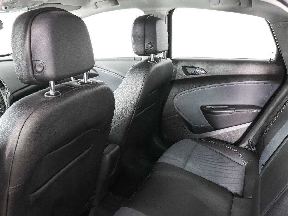 Б/У Опель Астра 2013 года. Фото: #11