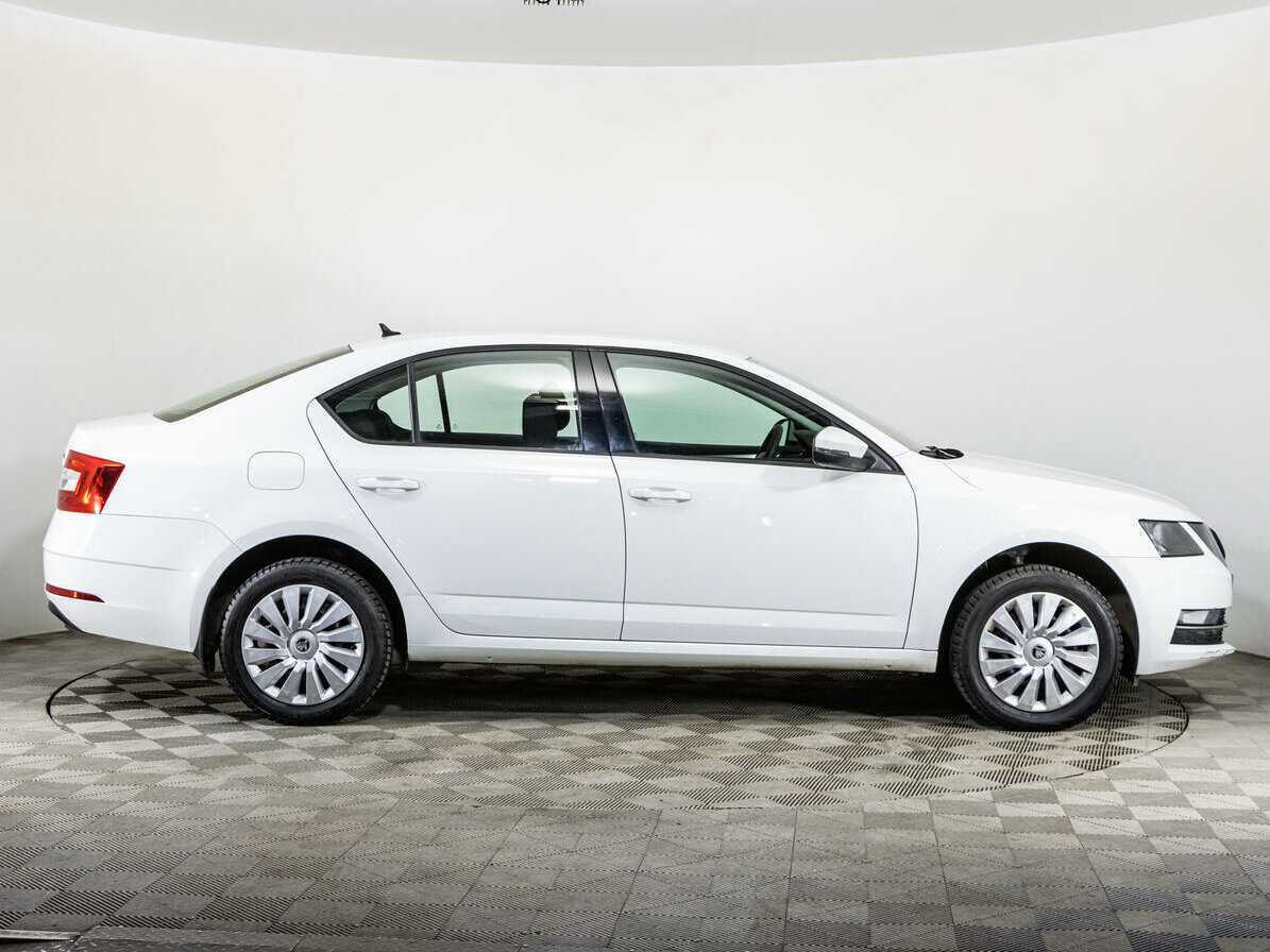 Б/У Шкода Октавия 2018 года. Фото: #3