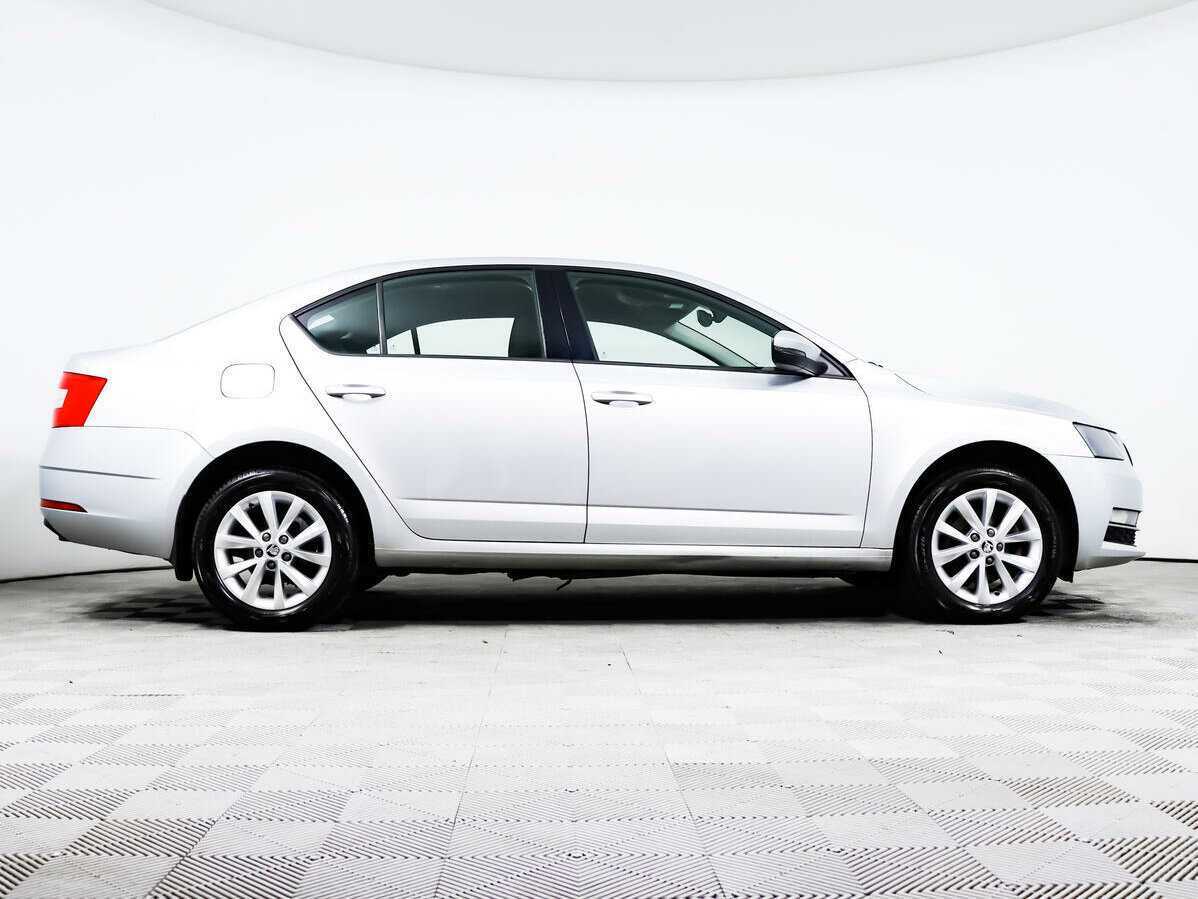 Б/У Шкода Октавия 2018 года. Фото: #3