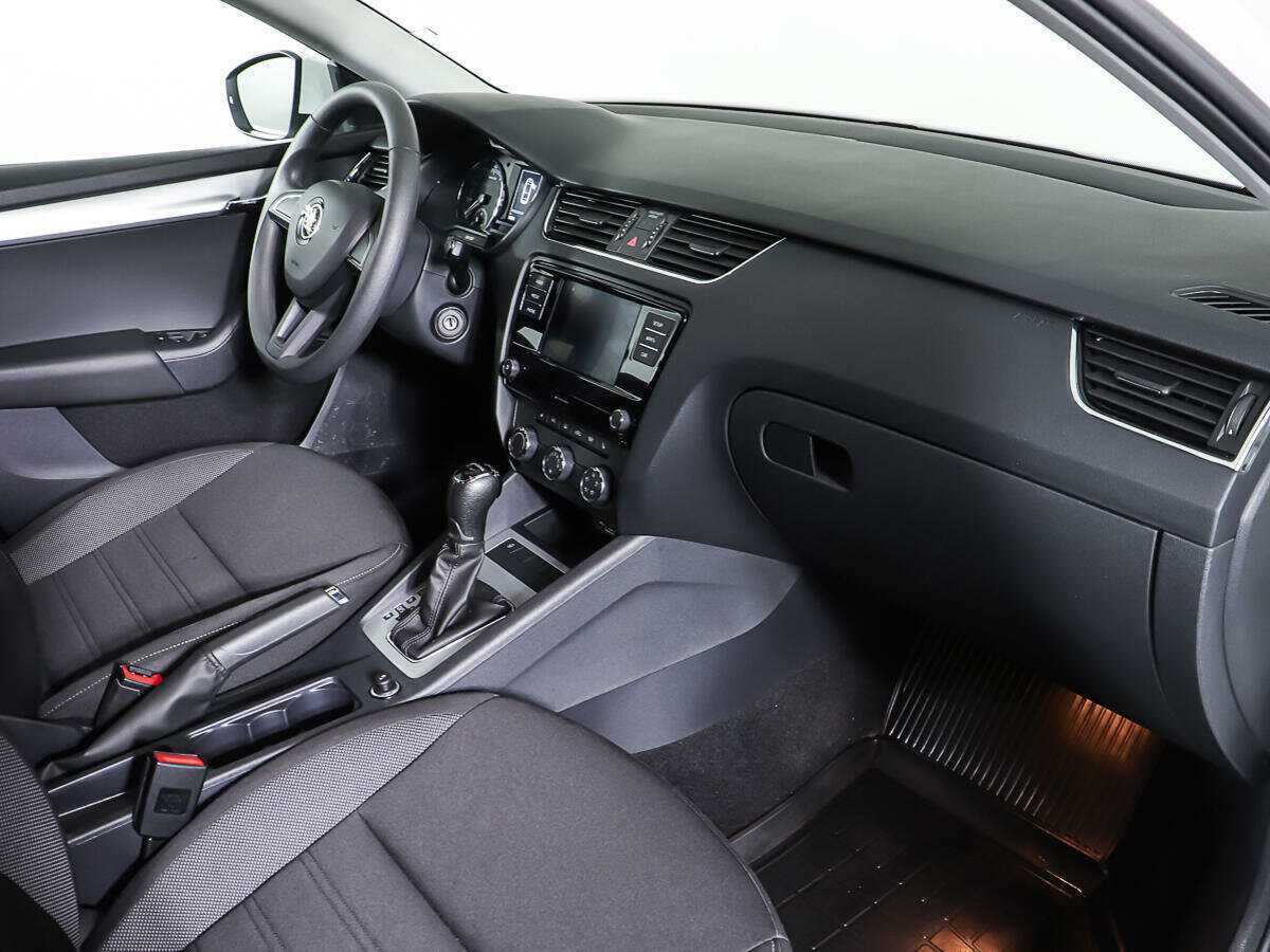 Б/У Шкода Октавия 2018 года. Фото: #8