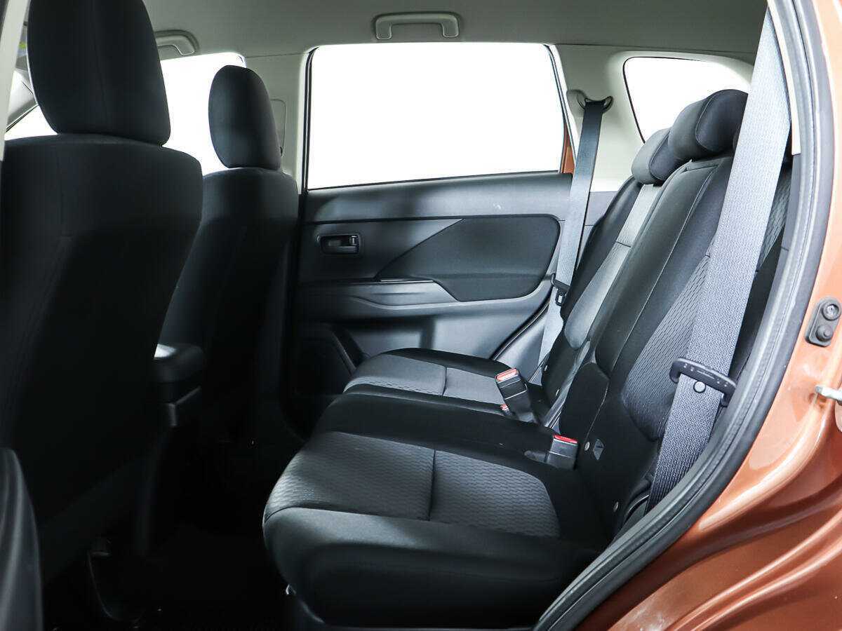 Б/У Митсубиши Оутлэндер 2012 года. Фото: #9