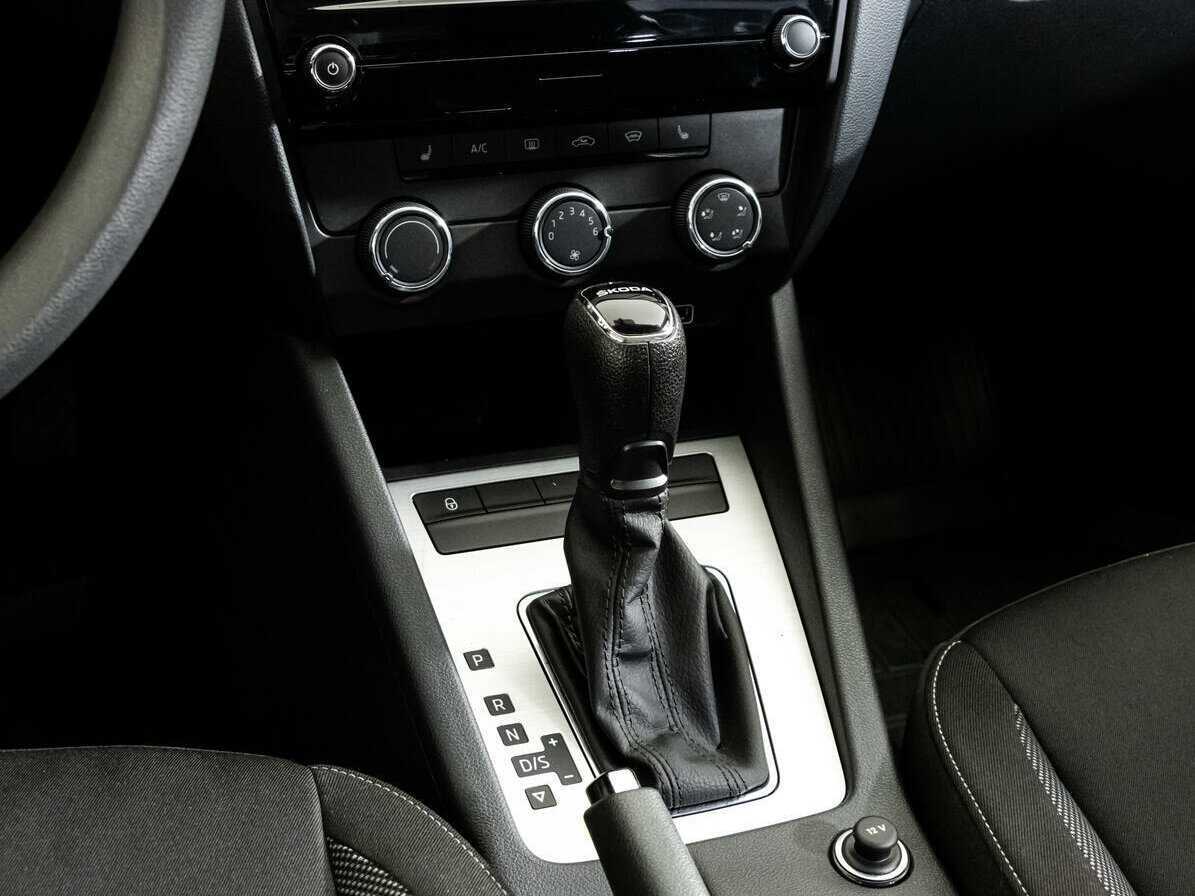 Б/У Шкода Октавия 2018 года. Фото: #11