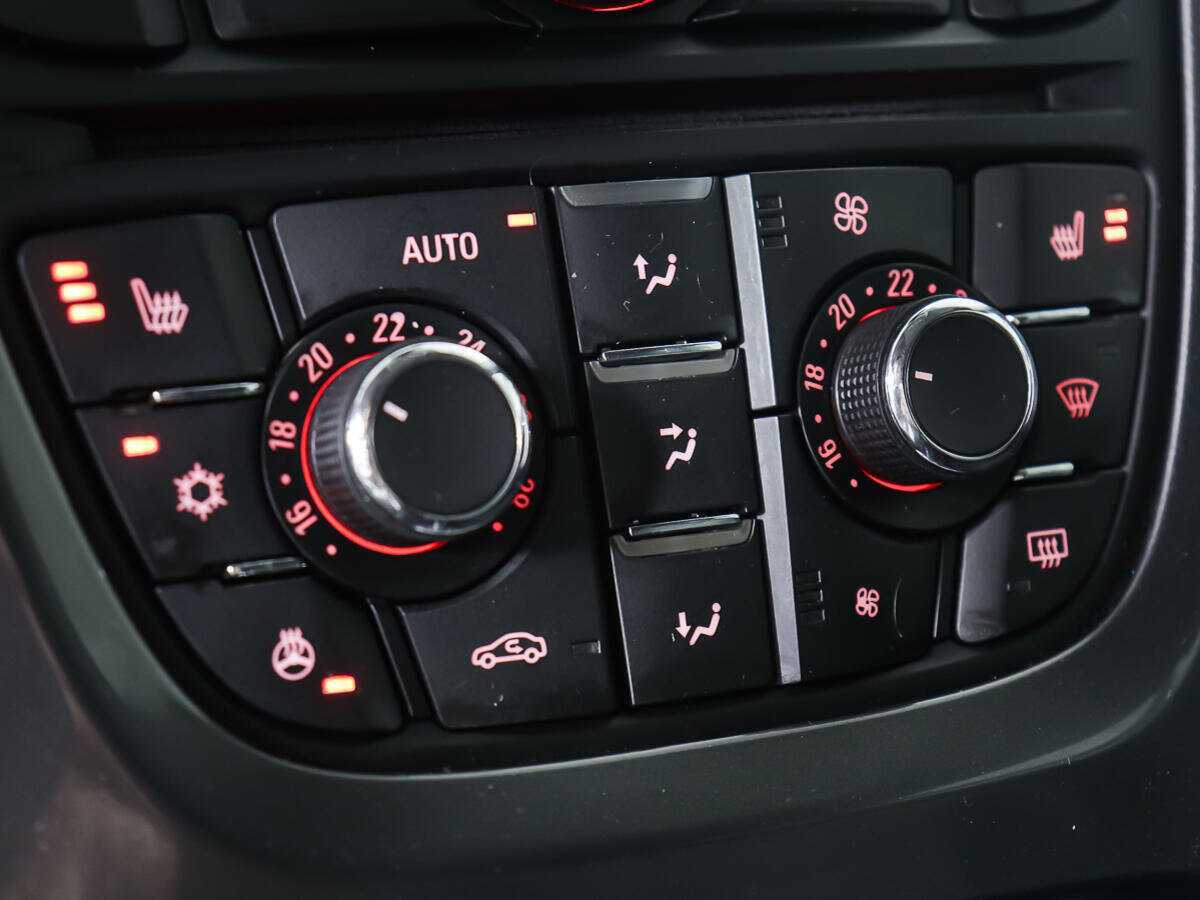 Б/У Опель Астра 2013 года. Фото: #16