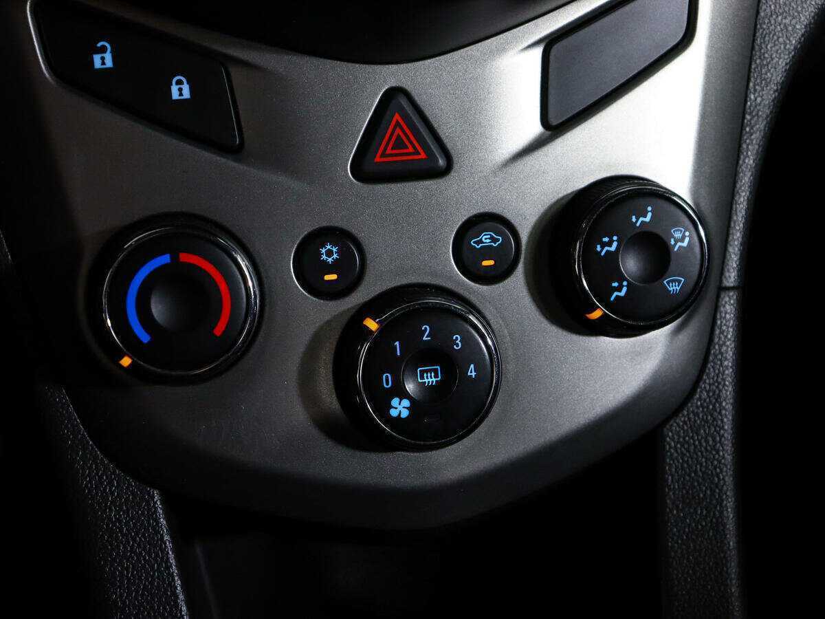 Б/У Шевроле Авео 2012 года. Фото: #13