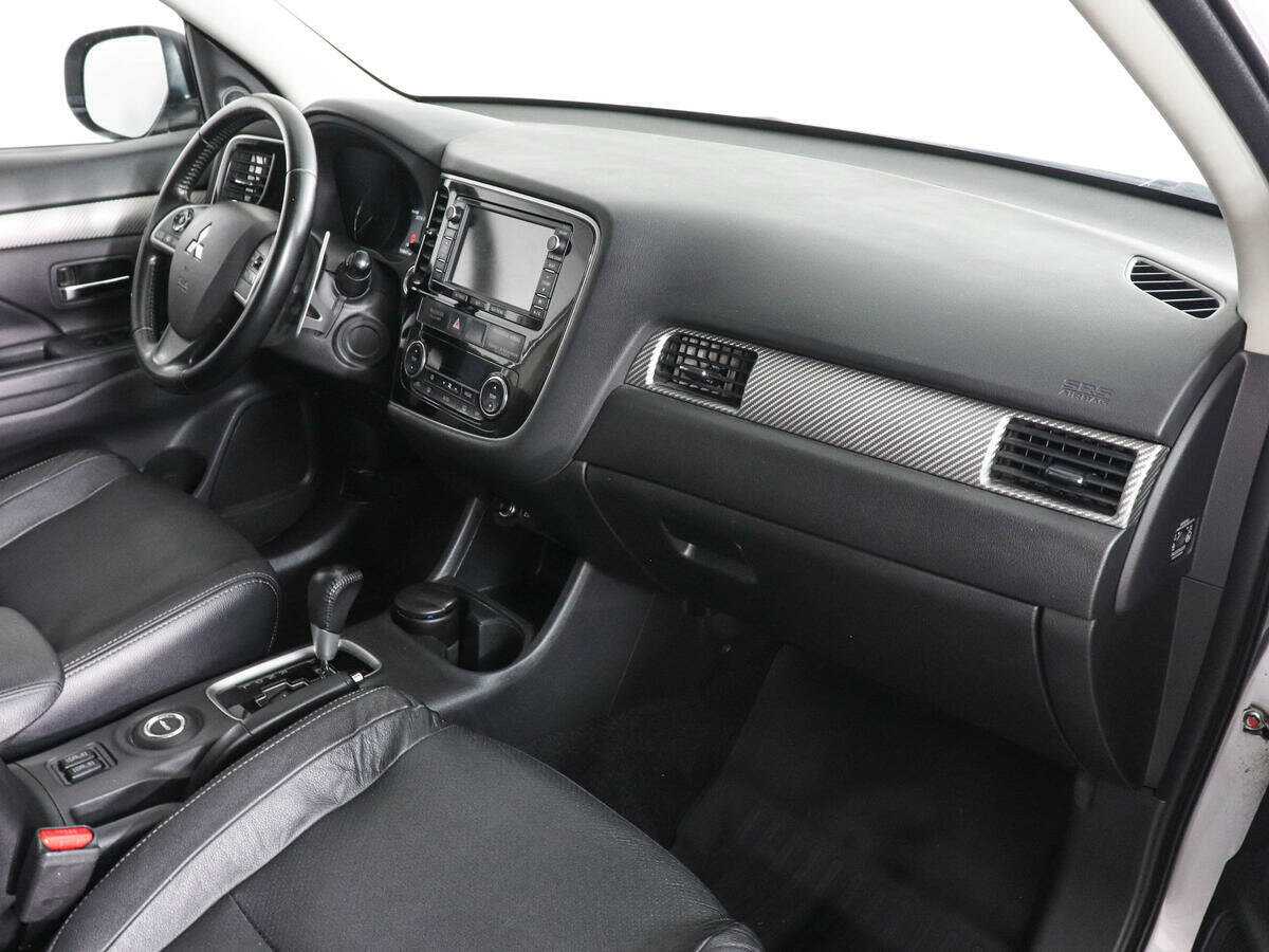 Б/У Митсубиши Оутлэндер 2014 года. Фото: #9